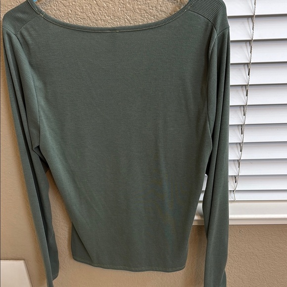 Women's Ruched Top - Picture 4 of 4